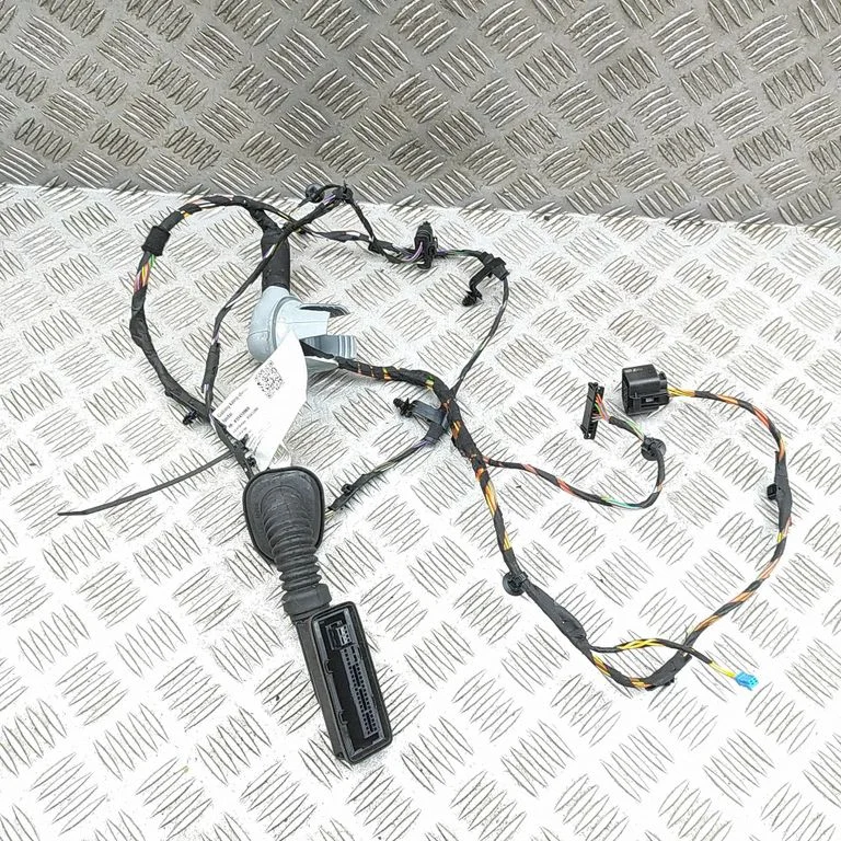 Aizmugurējo durvju vadu instalācija 5A8BFB3
