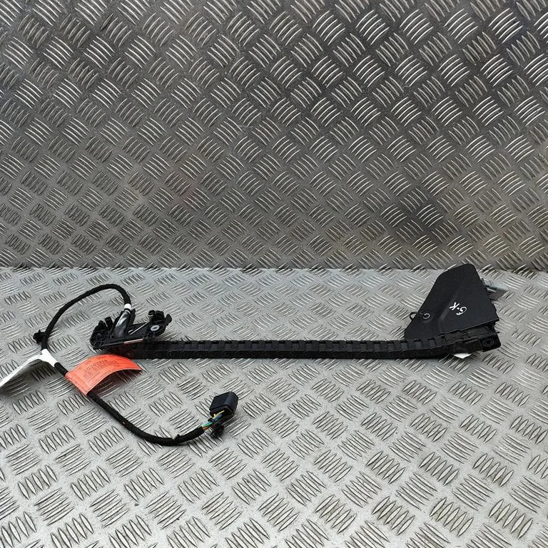 Aizmugurējo durvju vadu instalācija 9816589080