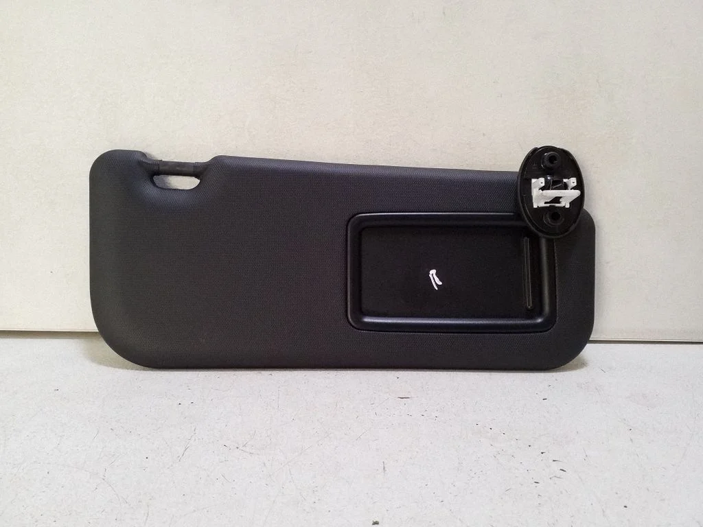 Sun visor – right