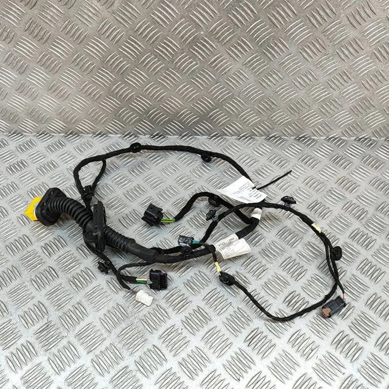 Aizmugurējo durvju vadu instalācija 52212166