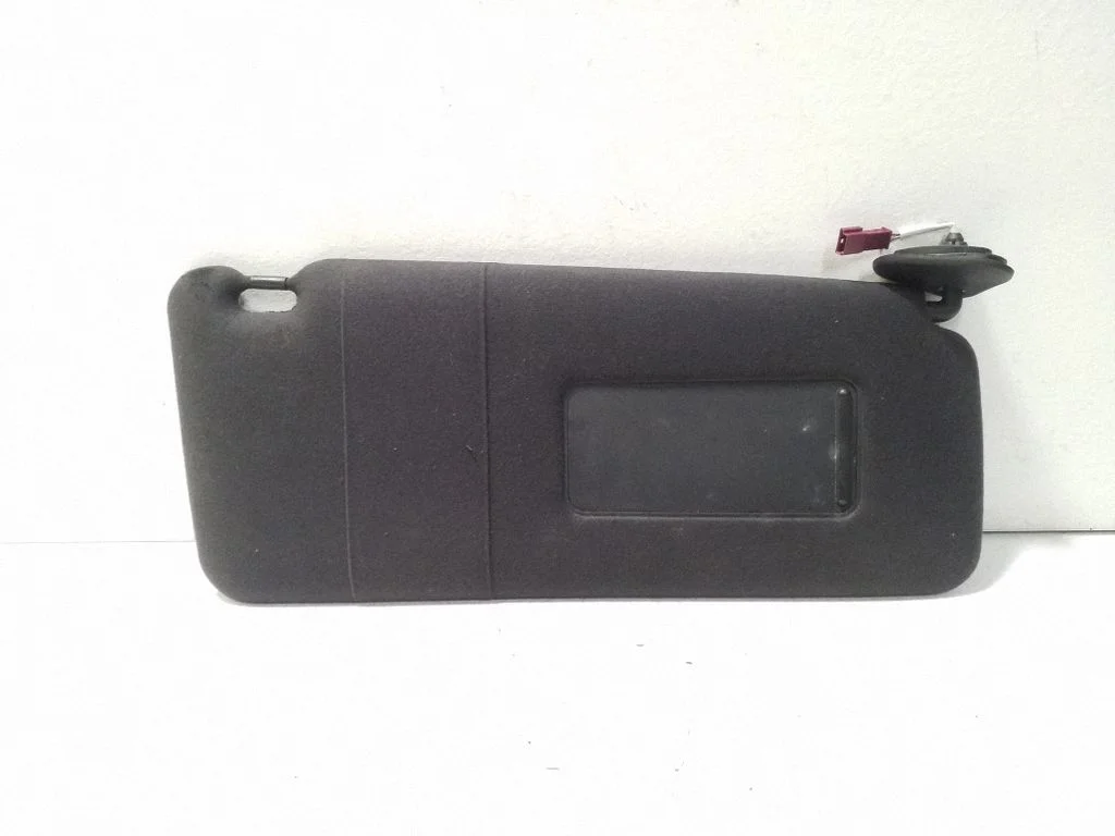 Sun visor – right