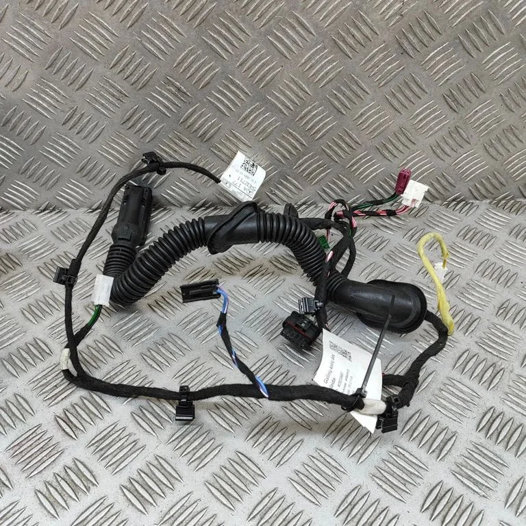 Aizmugurējo durvju vadu instalācija A1775402711
