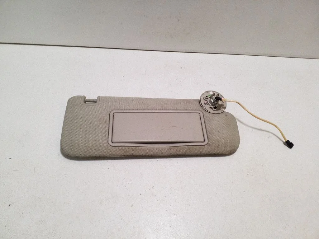 Sun visor – right