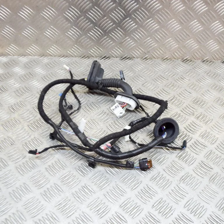 Aizmugurējo durvju vadu instalācija – Tesla Model S (2012-)