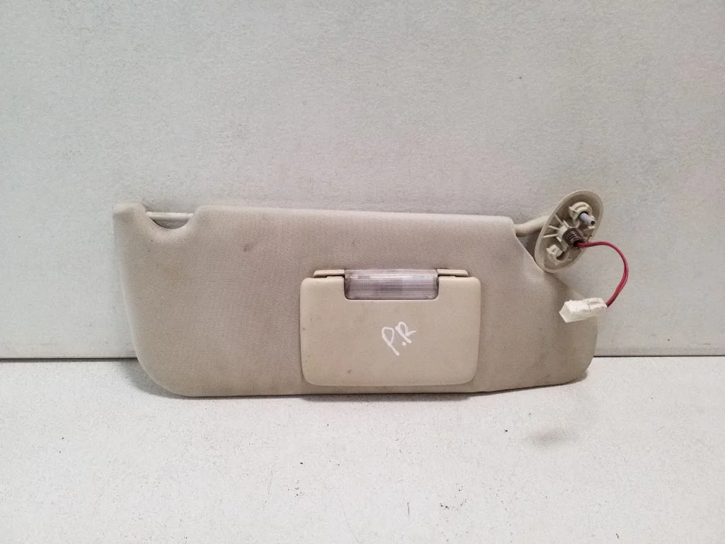 Sun visor – right