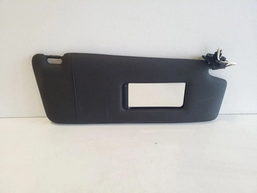 Sun visor – right