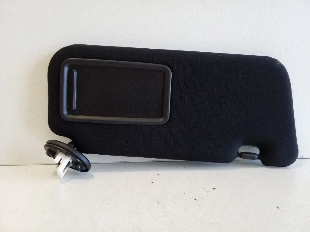 Sun visor – right