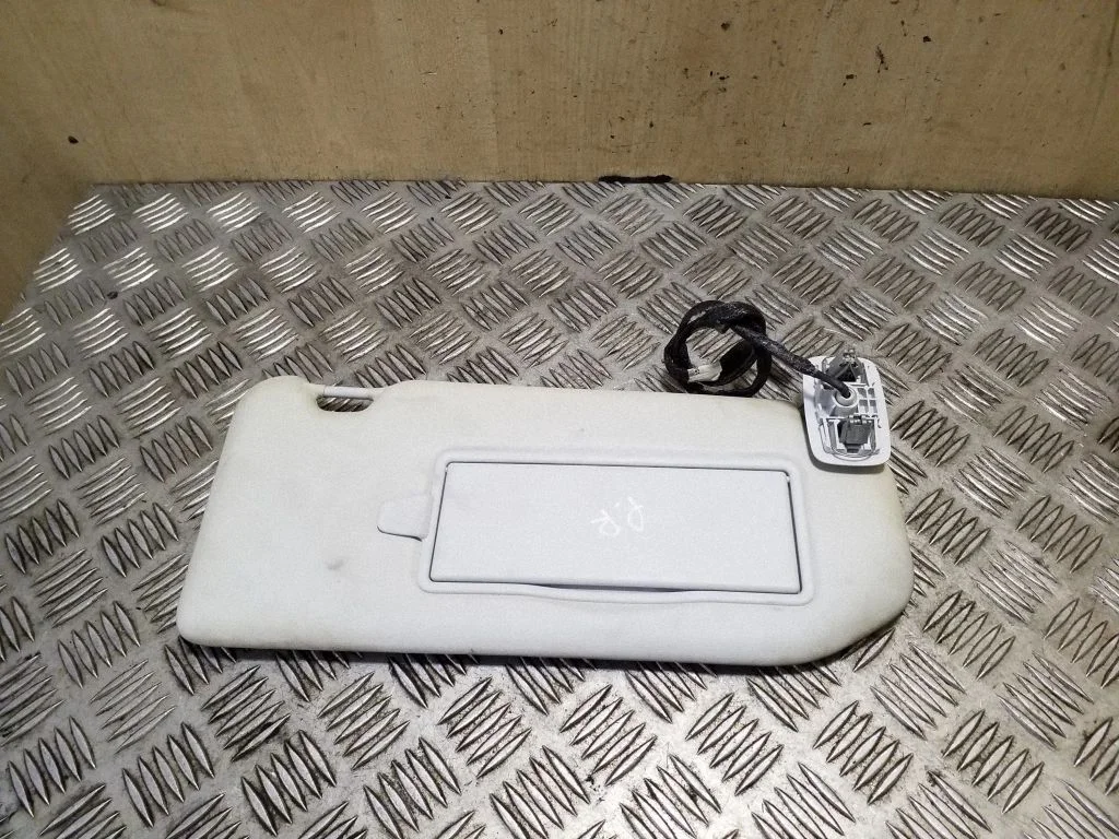 Sun visor – right