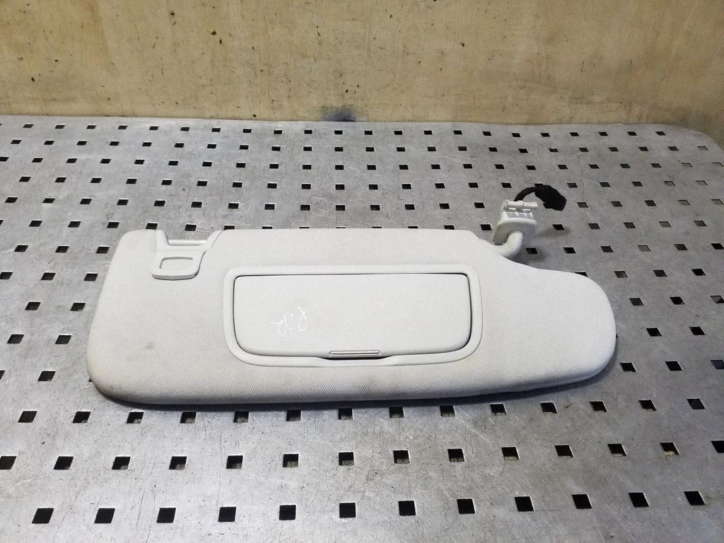 Sun visor DS73F04100