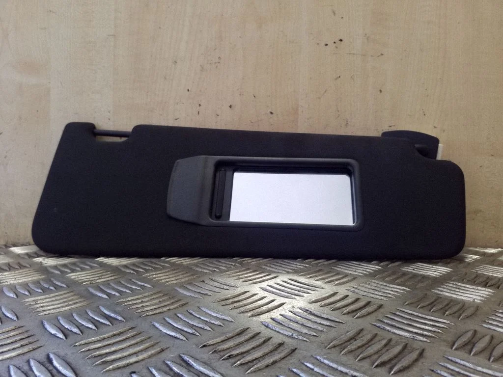 Sun visor – right