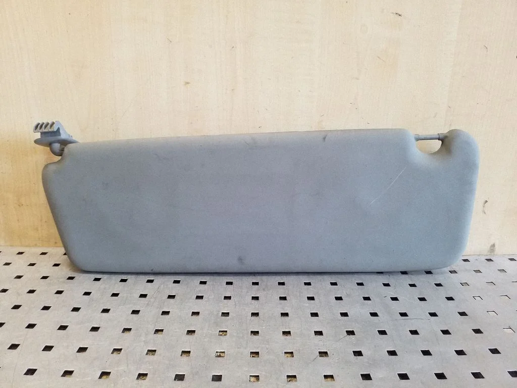 Sun visor – right