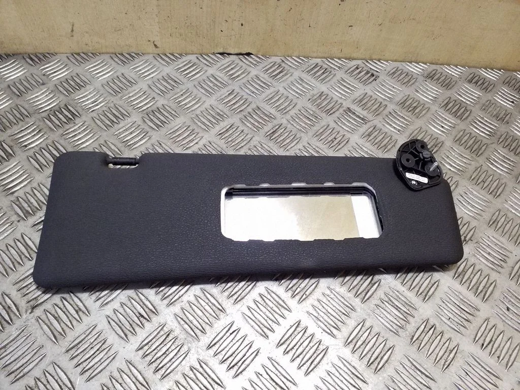 Sun visor – right