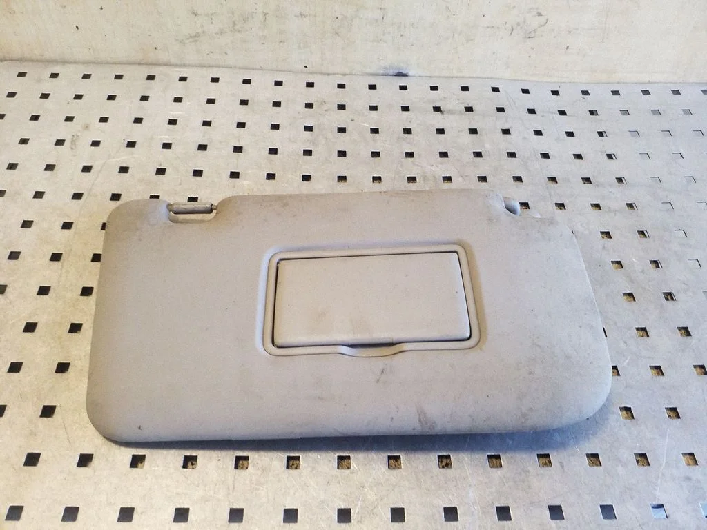 Sun visor – right
