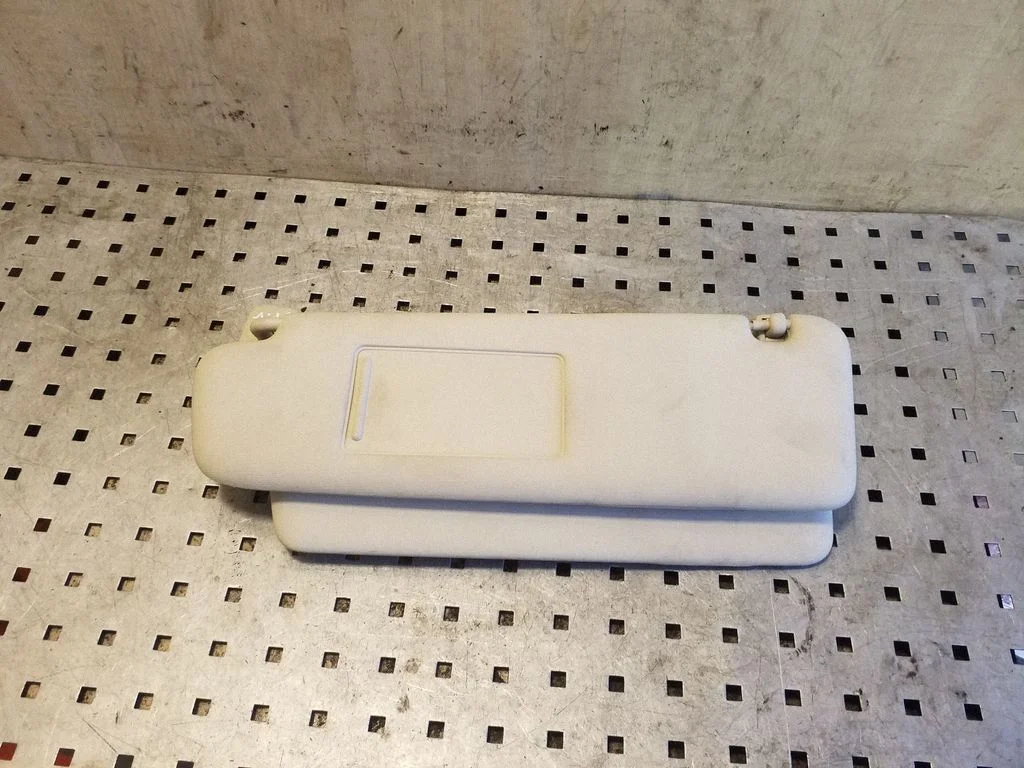 Sun visor 7P0857551