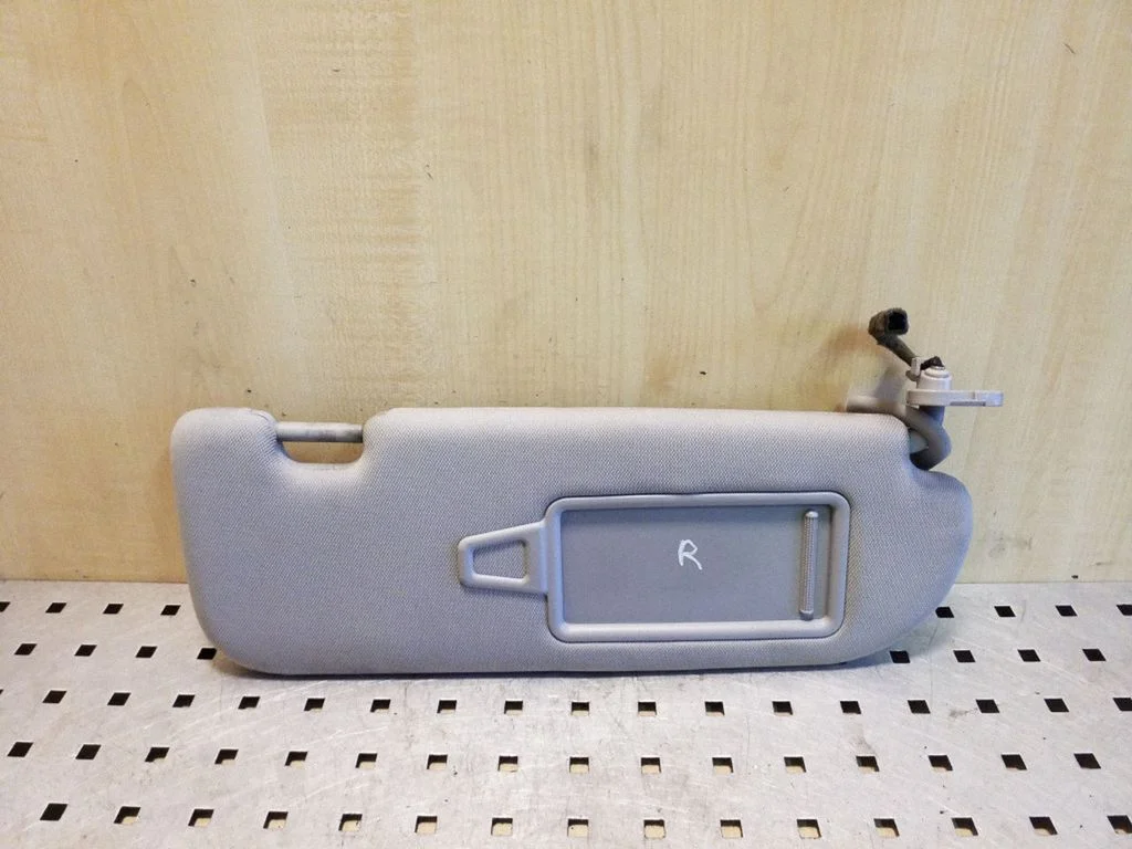 Sun visor – right