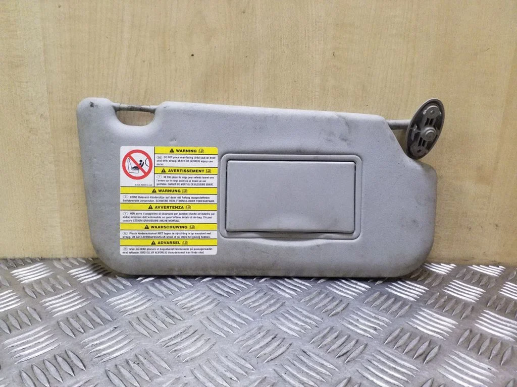 Sun visor – right