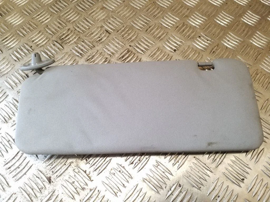 Sun visor – right