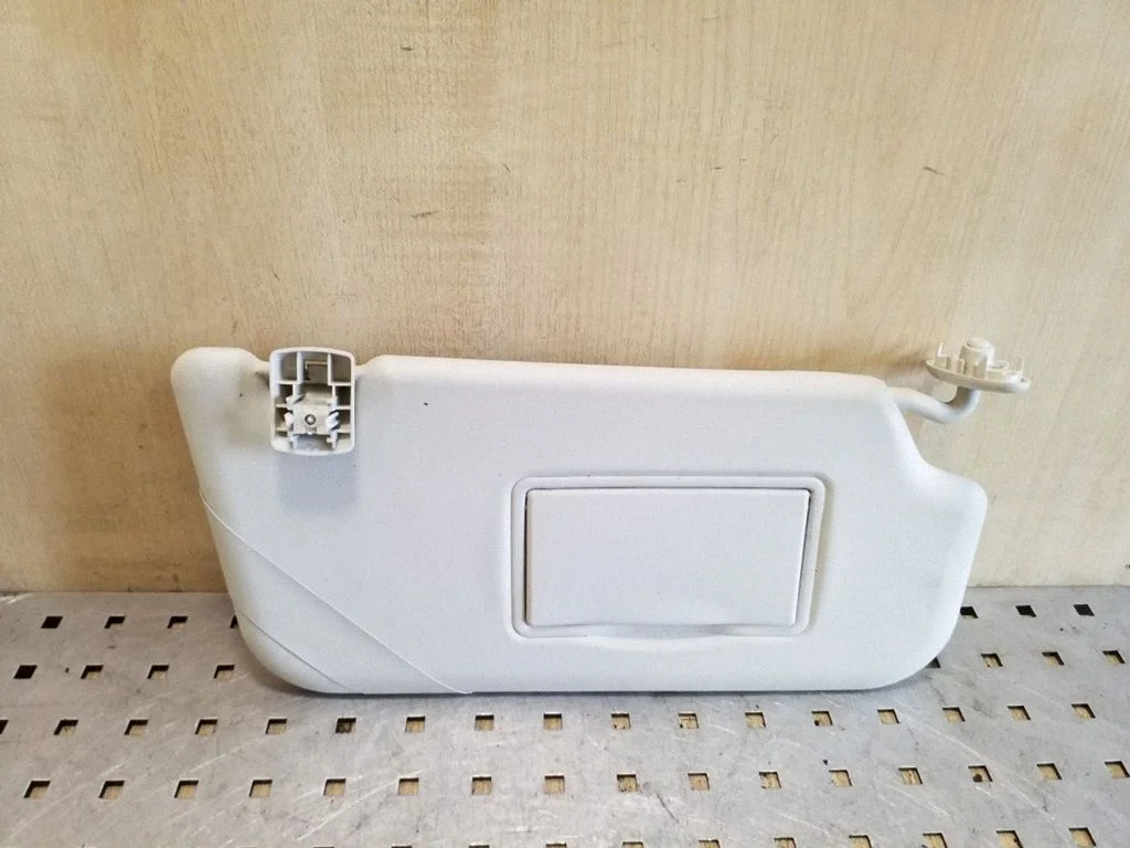 Sun visor – right