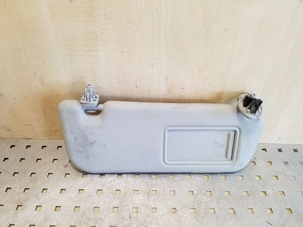 Sun visor – right