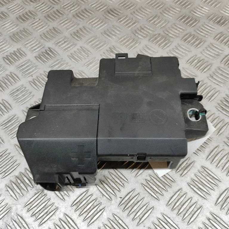 Plusa vadu savienojuma mezgls 32359306
