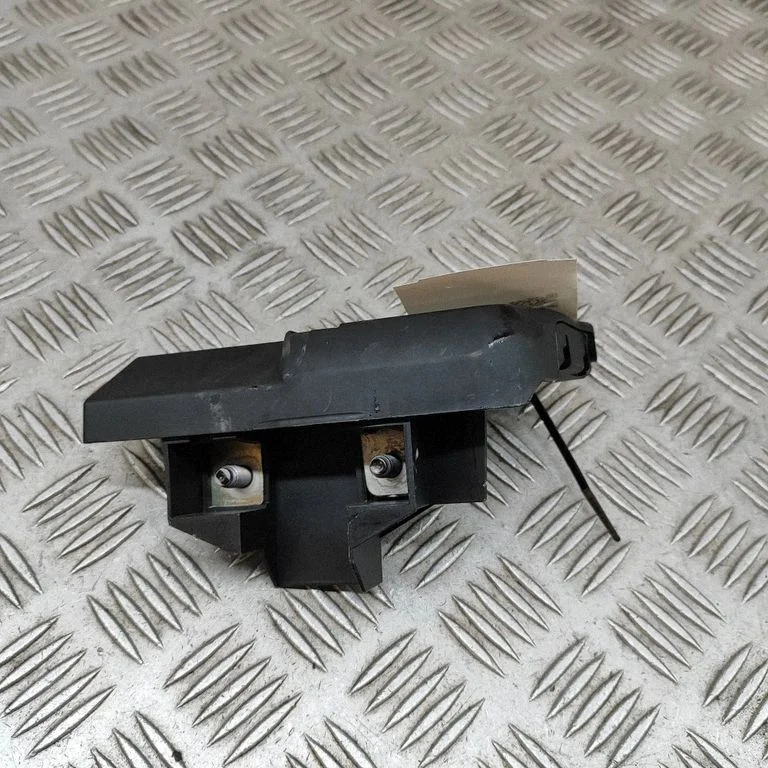 Plussjuhtmete ühendussõlm 8J0915459