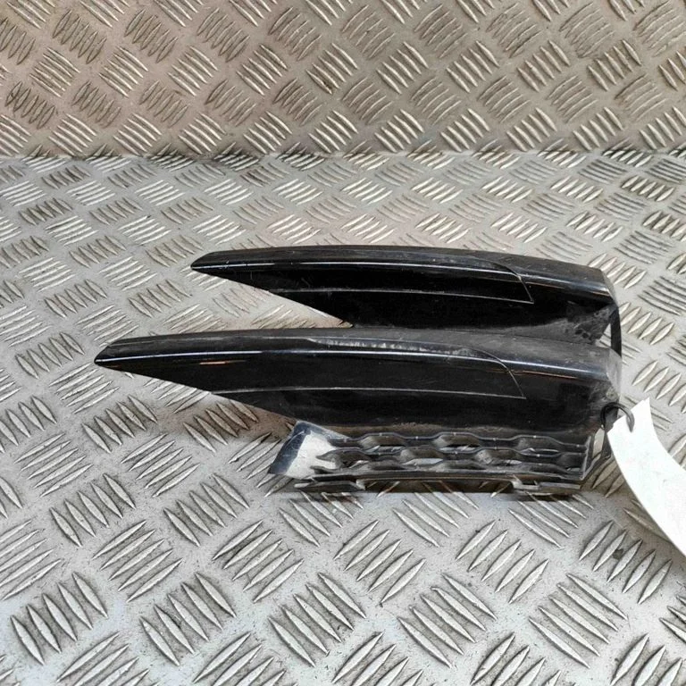 Front grill J8A217E853AB