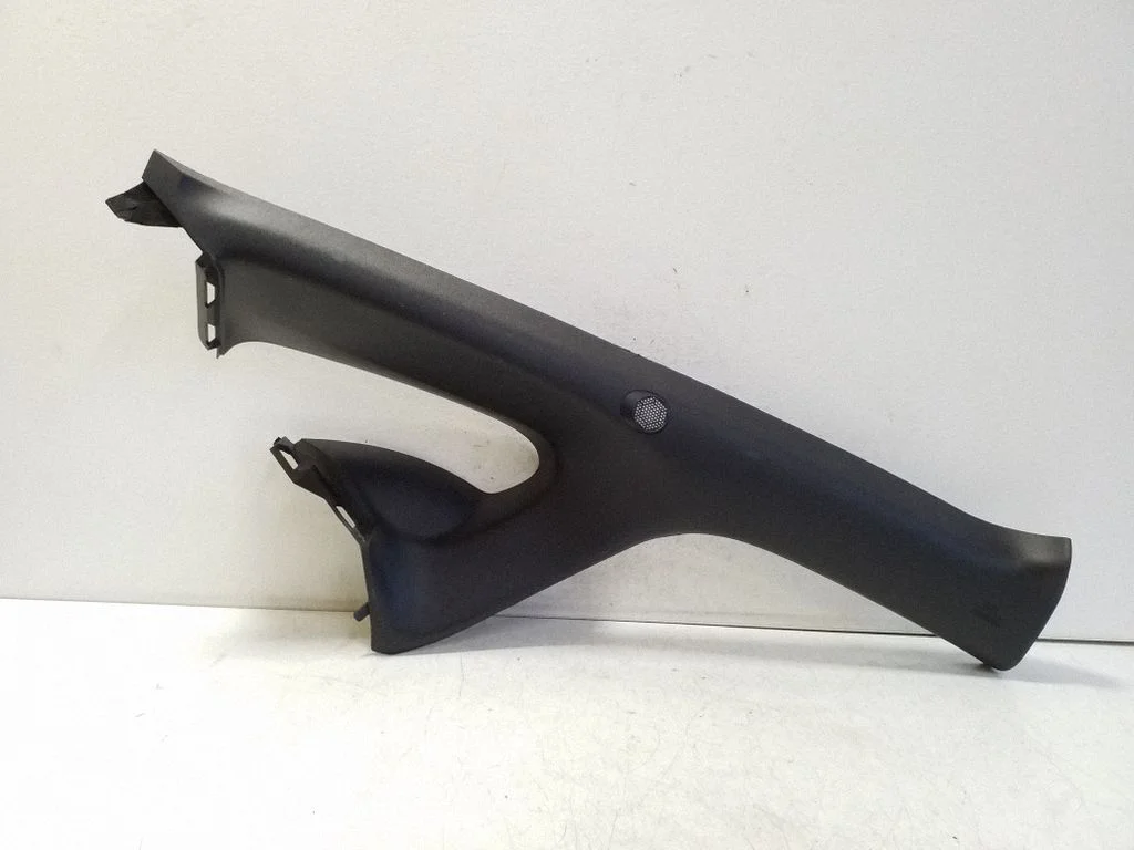 (A) piilari kate – Nissan Leaf I (ZE0) (2010-2017)
