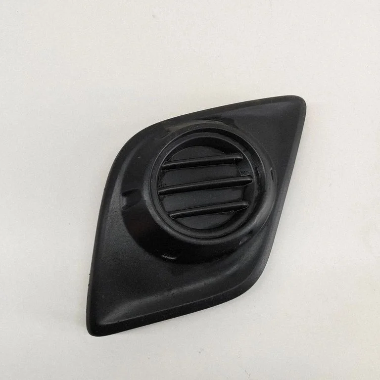Atrapa przednia (grill) – Toyota Hilux (AN120, AN130) (2015-2020)