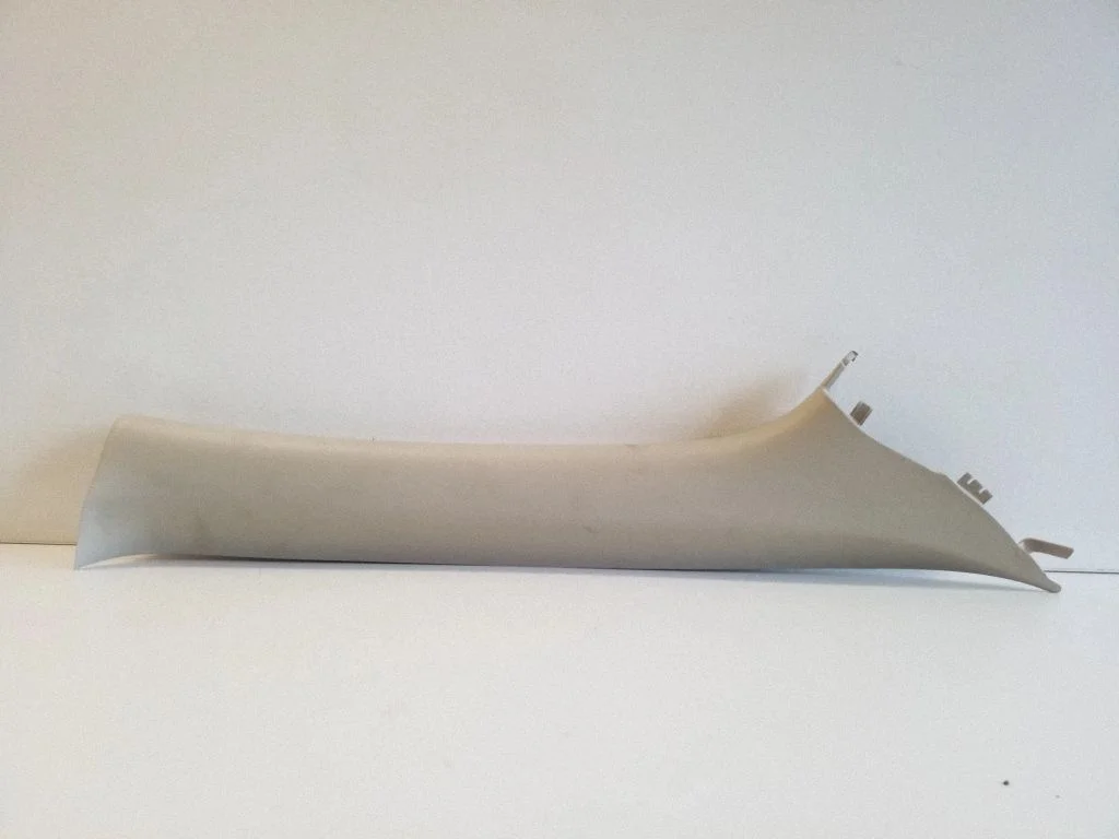 (A) piilari kate – Mitsubishi Outlander (2013-2021)