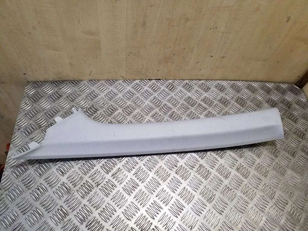 (A) pillar trim – Honda CR-V (2007-2012)
