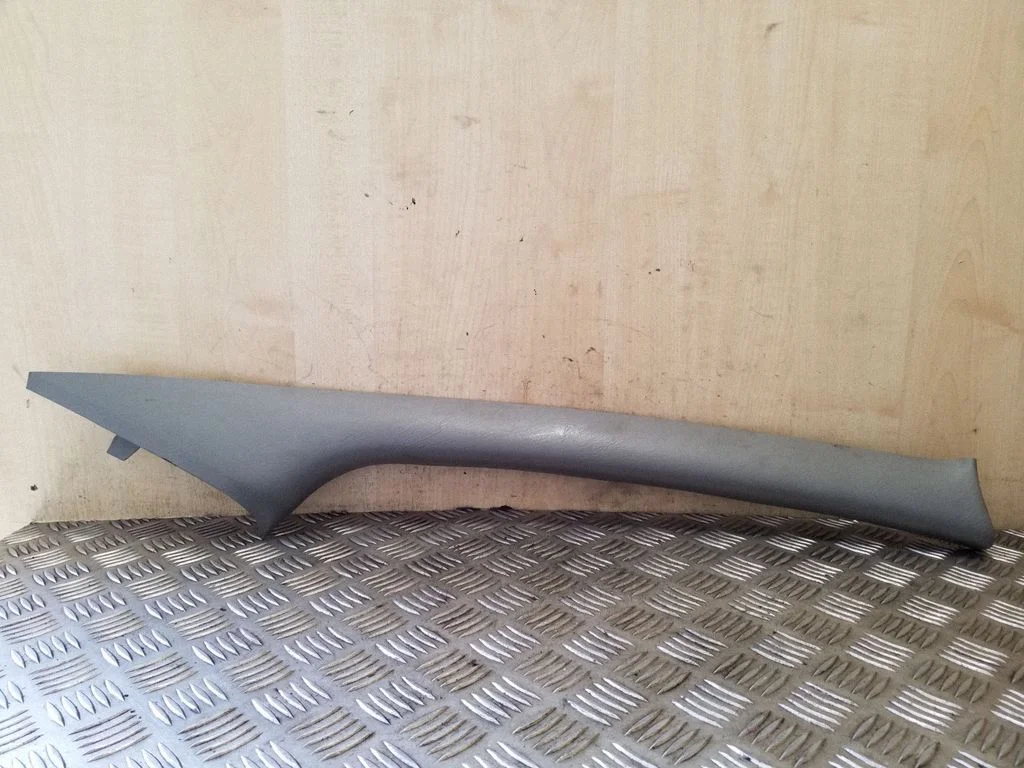 (A) piilari kate – Opel Vivaro (2001-2014)