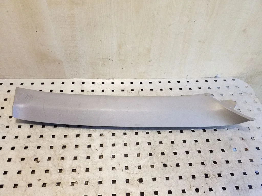 (A) piilari kate – Toyota RAV 4 (XA20) (2000-2005)