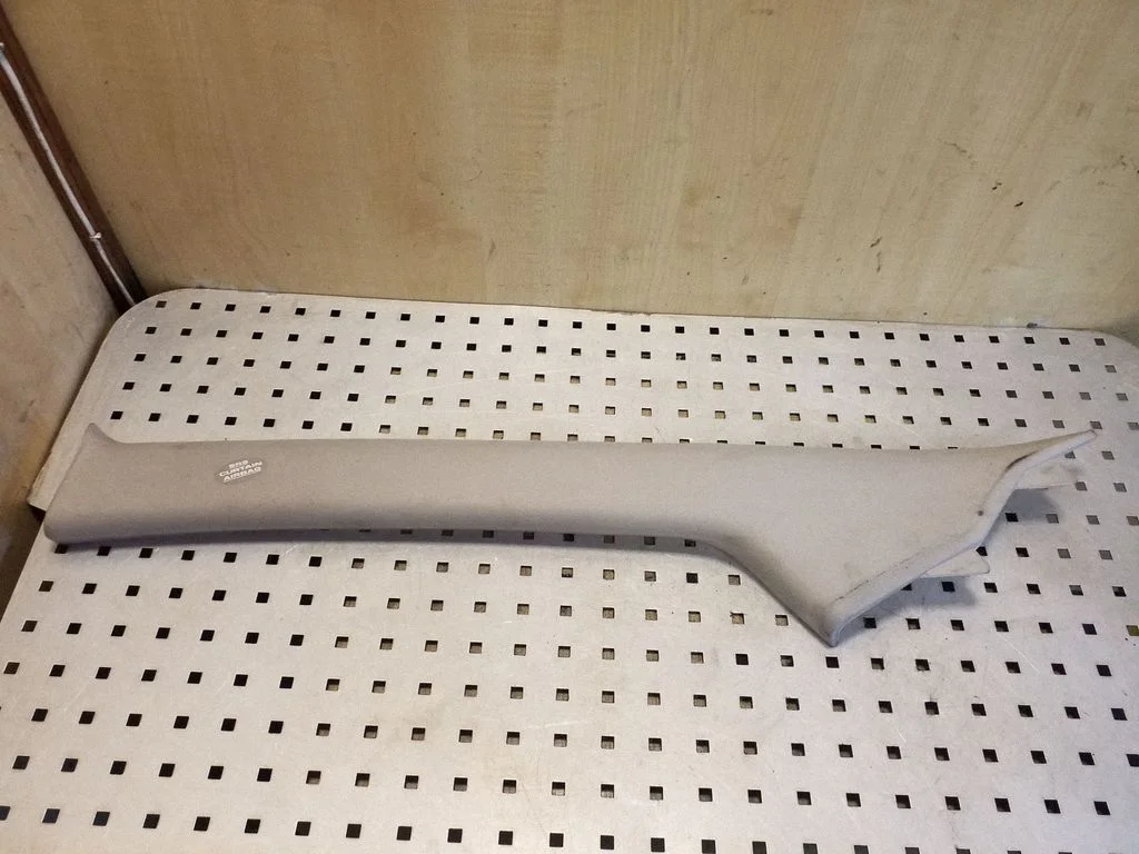 (A) pillar trim – Toyota Corolla Verso AR10 (2004-2009)