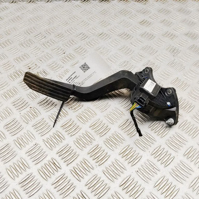 Gaasipedaal FK729F836BB