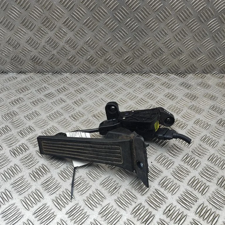 Gaasipedaal 351904X700