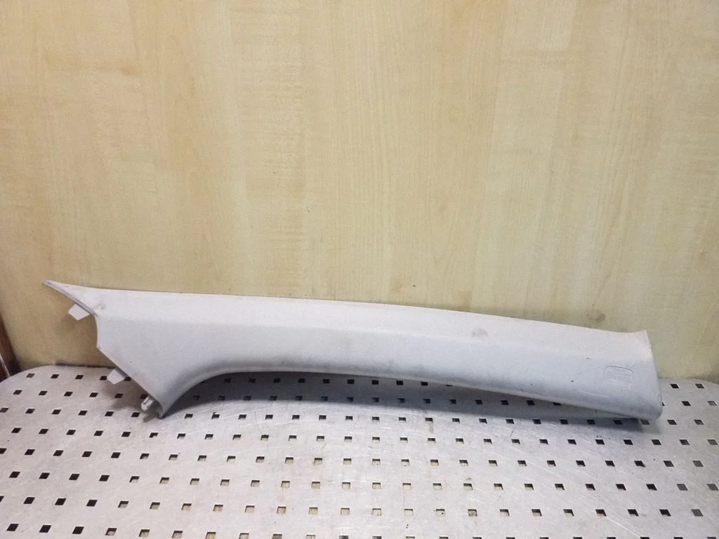 (A) pillar trim – Honda CR-V (2007-2012)