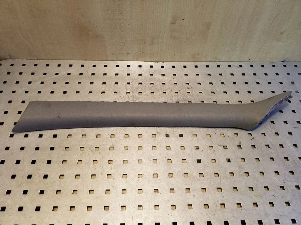 (A) pillar trim 8L0867233