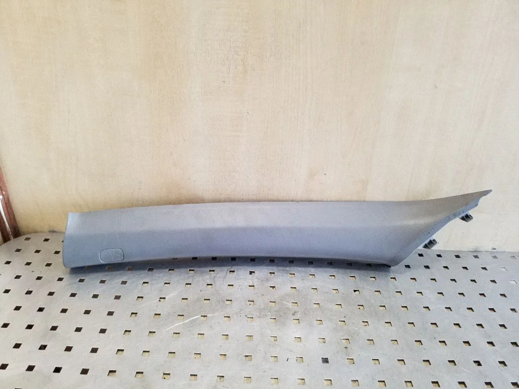 (A) pillar trim – Honda CR-V (2002-2006)