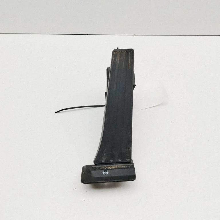 Accelerator throttle pedal 6889819
