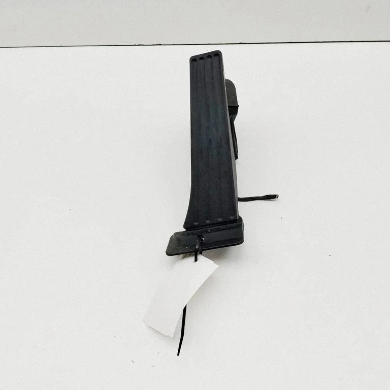 Gaasipedaal – BMW 2-seeria F44 (2019-2024)