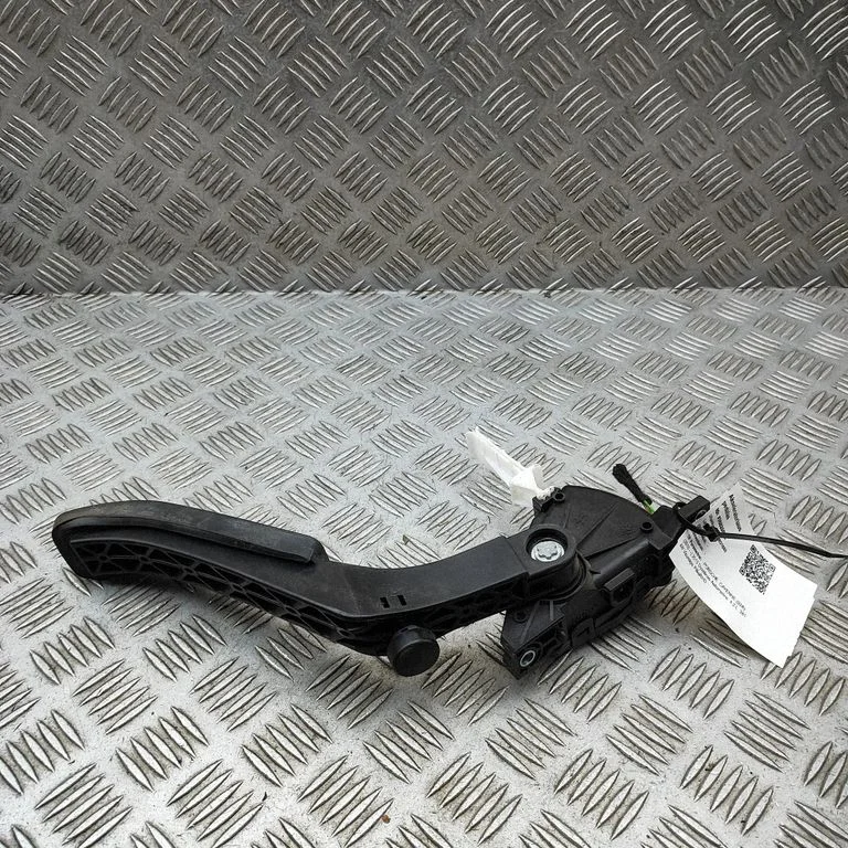 Akseleratora pedālis 7L0723507E