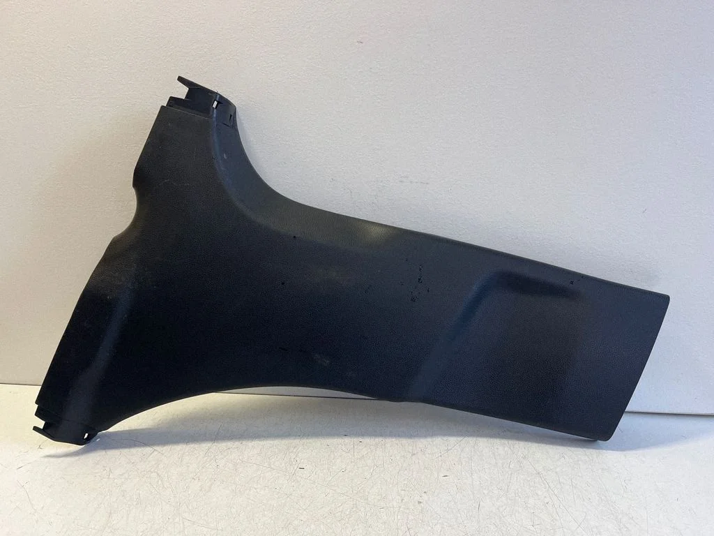 (B) pillar trim (bottom) 6241402370