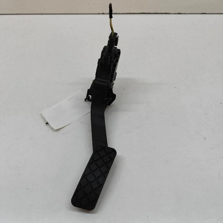 Accelerator throttle pedal 6PV01400531