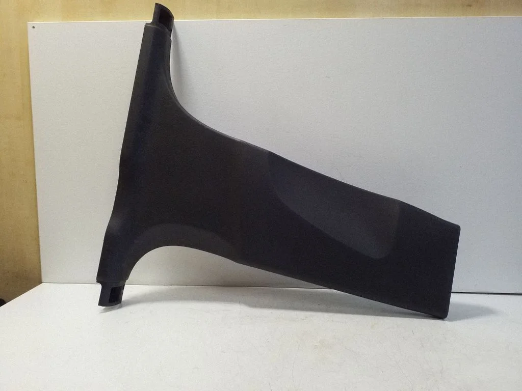 (B) piilari kate (alumine) – Audi Q3 8U (2011-2016)