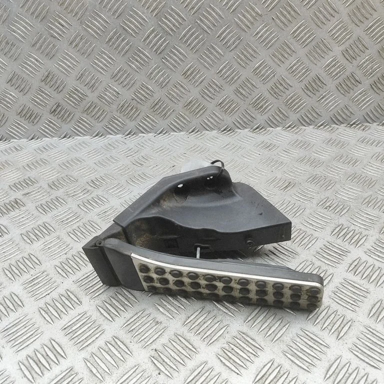 Gaasipedaal A2053000104