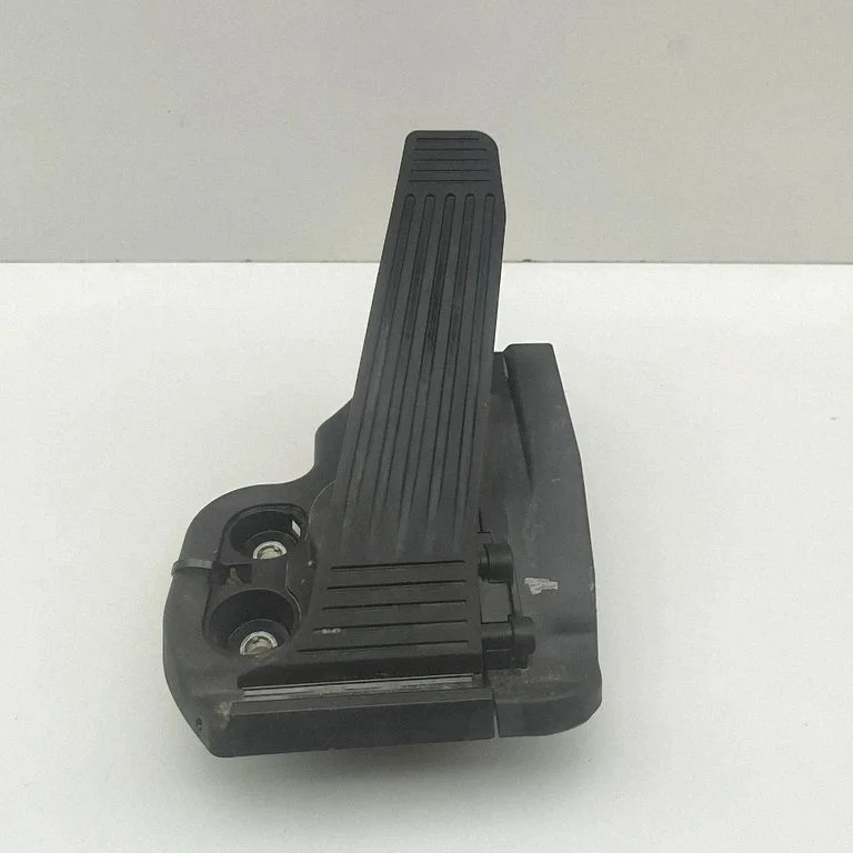 Accelerator throttle pedal – Toyota Prius (XV60) (2023-)