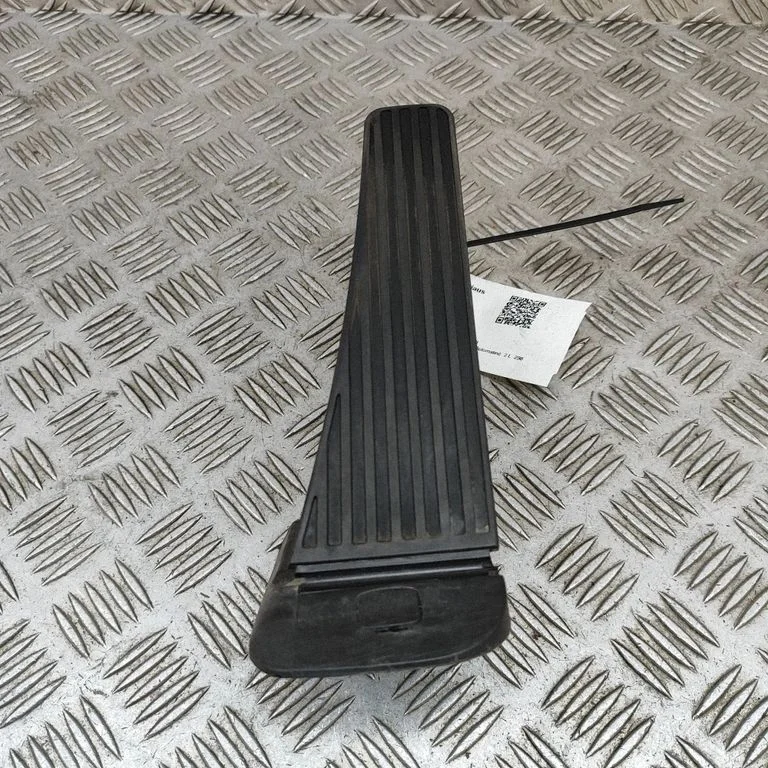 Accelerator throttle pedal 32269124