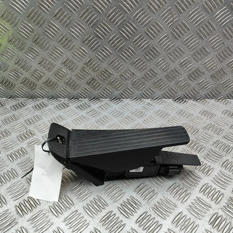 Akseleratora pedālis 32269124