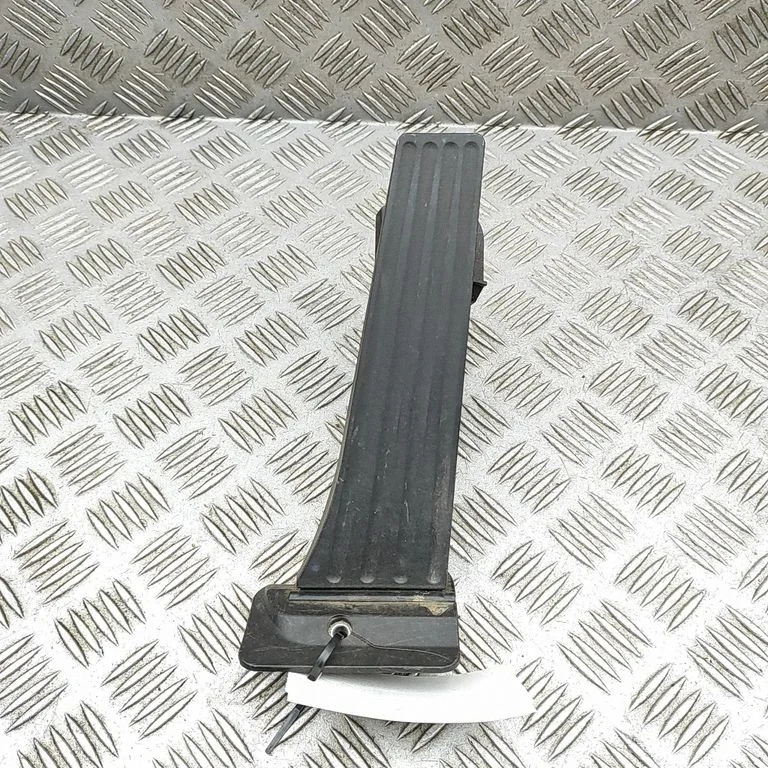Akseleratora pedālis – BMW 3. sērija G20 G21 (2019-)