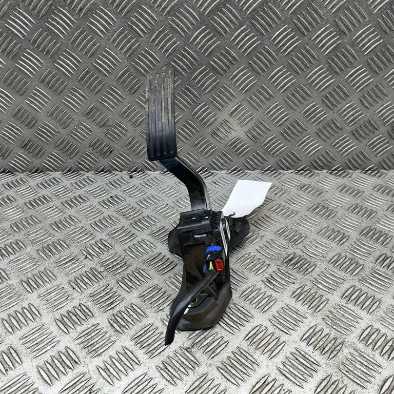 Accelerator throttle pedal – Ford Ranger (2019-2022)